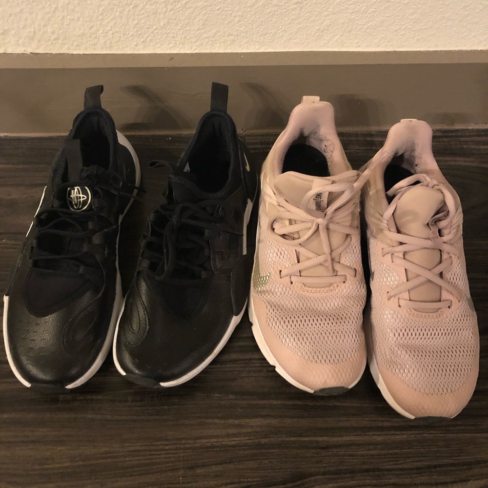 2 pairs of Nike shoes